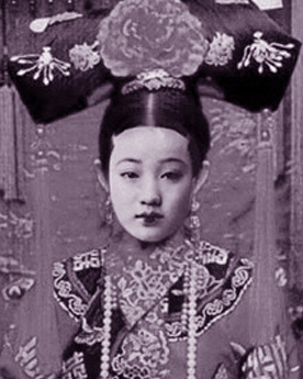 两姐妹跟一个皇帝的故事