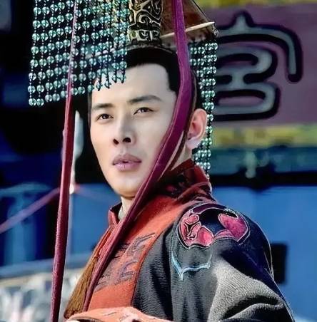 曹操与汉献帝:权力棋局中的复杂博弈