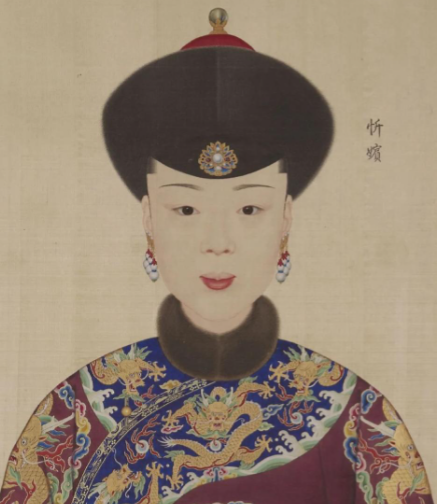 忻贵妃离世：乾隆深情祭奠背后的帝王情殇